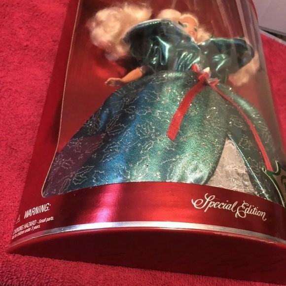 Happy Holidays Barbie 1995 Special Edition NRFB Vintage In Fantastic Shape. - Picture 3 of 7